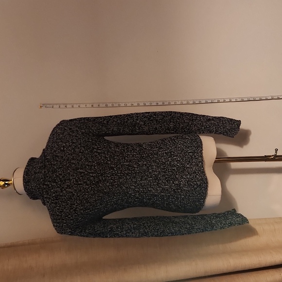 Derek heart sweater size small - Picture 3 of 9